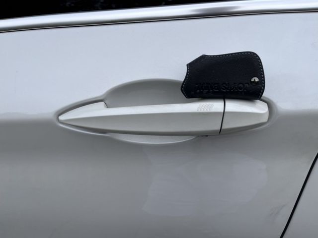 總代理/里程極低/定速/i-key/摸門/倒車顯影/左右獨立恆溫/前座雙電動椅/駕駛座記憶椅/電尾門  第5張相片