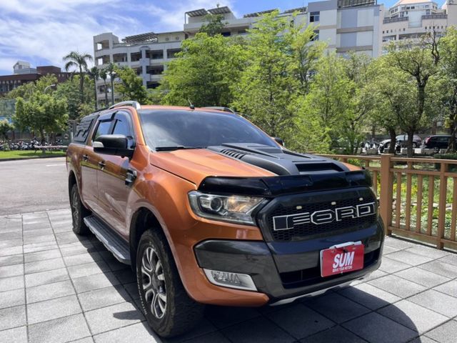 4WD/3.2柴油渦輪/低里程/原鈑件/行車紀錄器/加裝高蓋/升級安卓機、環景、Carplay/定速巡航/左右獨立恆溫  第2張相片