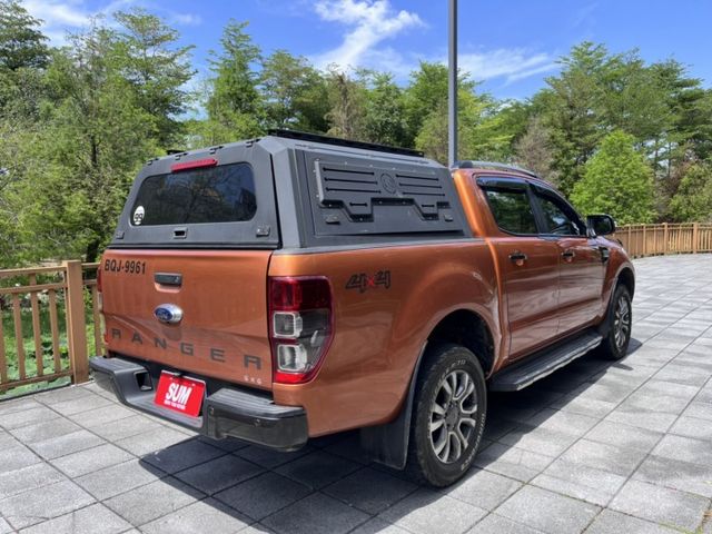 4WD/3.2柴油渦輪/低里程/原鈑件/行車紀錄器/加裝高蓋/升級安卓機、環景、Carplay/定速巡航/左右獨立恆溫  第3張相片