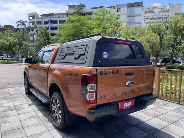4WD/3.2柴油渦輪/低里程/原鈑件/行車紀錄器/加裝高蓋/升級安卓機、環景、Carplay/定速巡航/左右獨立恆溫  第4張相片