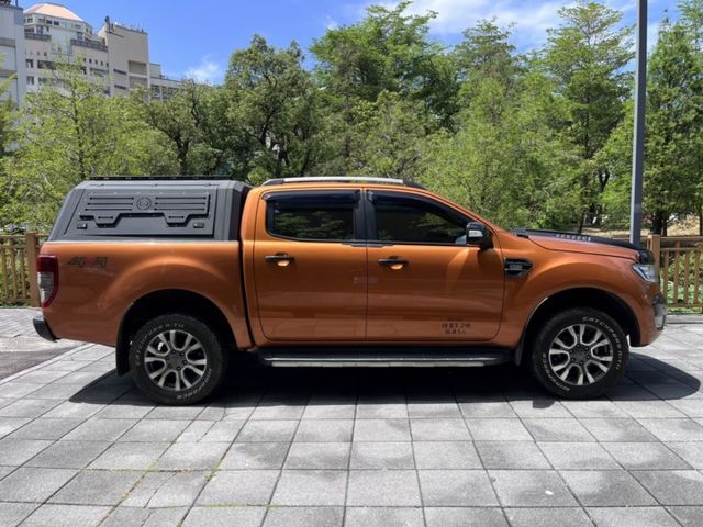 4WD/3.2柴油渦輪/低里程/原鈑件/行車紀錄器/加裝高蓋/升級安卓機、環景、Carplay/定速巡航/左右獨立恆溫  第5張相片