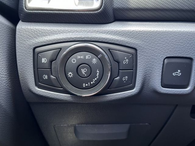 4WD/3.2柴油渦輪/低里程/原鈑件/行車紀錄器/加裝高蓋/升級安卓機、環景、Carplay/定速巡航/左右獨立恆溫  第14張相片