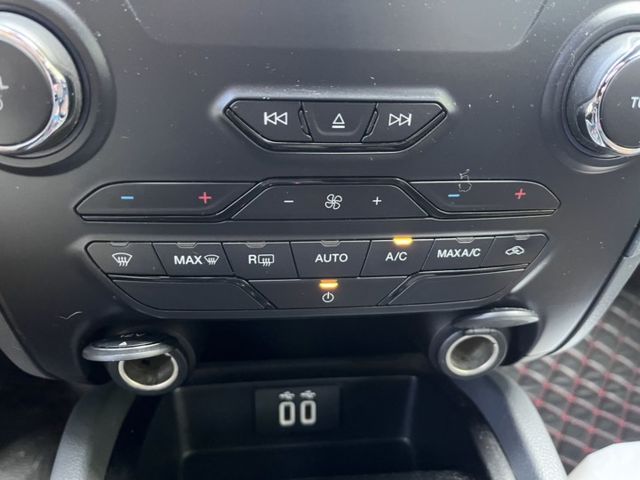 4WD/3.2柴油渦輪/低里程/原鈑件/行車紀錄器/加裝高蓋/升級安卓機、環景、Carplay/定速巡航/左右獨立恆溫  第15張相片
