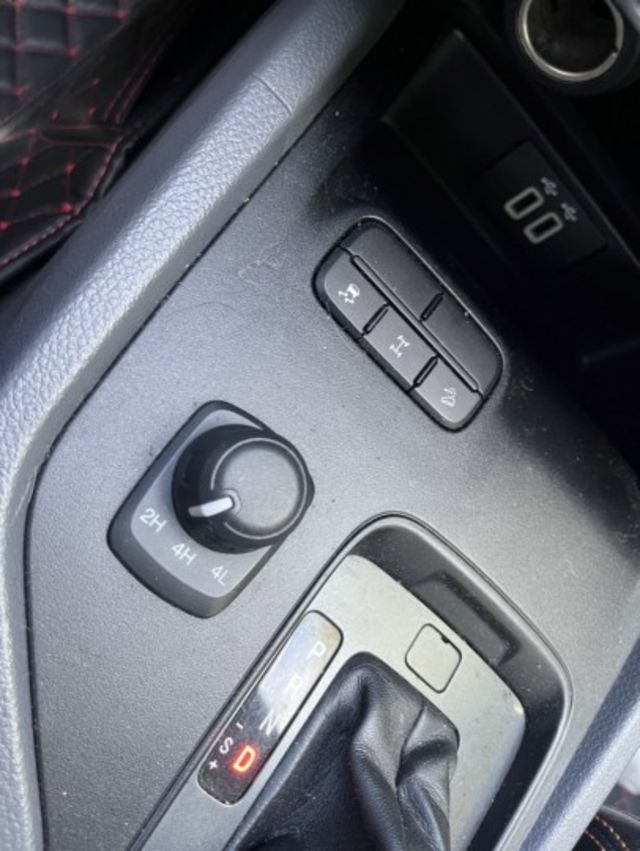 4WD/3.2柴油渦輪/低里程/原鈑件/行車紀錄器/加裝高蓋/升級安卓機、環景、Carplay/定速巡航/左右獨立恆溫  第16張相片