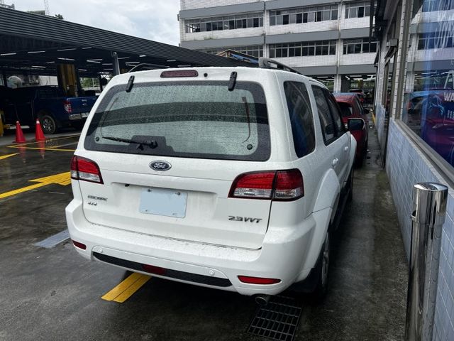 4WD/恆溫/定速/天窗/倒車雷達/車頂行李架/低里程/僅跑7萬8  第2張相片