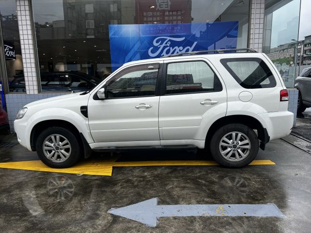 4WD/恆溫/定速/天窗/倒車雷達/車頂行李架/低里程/僅跑7萬8  第4張相片