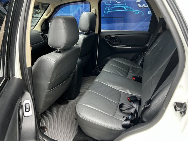 4WD/恆溫/定速/天窗/倒車雷達/車頂行李架/低里程/僅跑7萬8  第10張相片