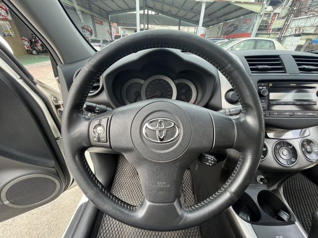 定速/電動椅/雙區恆溫/車頂行李架/方向盤音量控制鍵  第6張相片