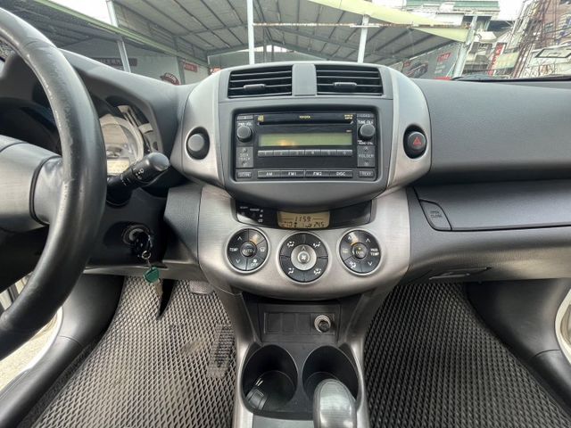 定速/電動椅/雙區恆溫/車頂行李架/方向盤音量控制鍵  第7張相片