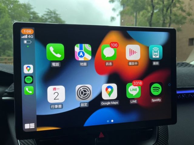 一手車/原鈑件/超低里程/改裝鋁圈、前後包/專車用氣氛燈/智乘13.1吋主機/免鑰匙摸門啟動/ACC跟車/行車紀錄器  第11張相片