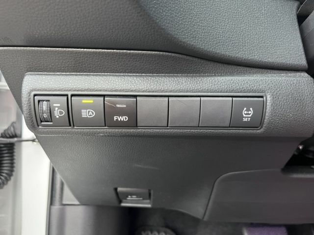 一手車/原鈑件/超低里程/改裝鋁圈、前後包/專車用氣氛燈/智乘13.1吋主機/免鑰匙摸門啟動/ACC跟車/行車紀錄器  第16張相片