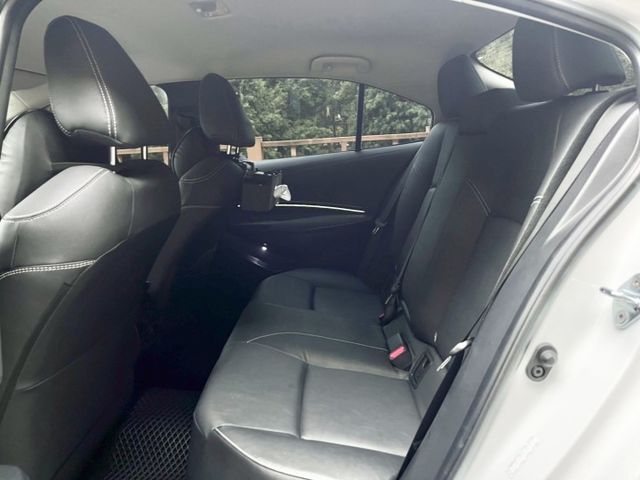 一手車/原鈑件/超低里程/改裝鋁圈、前後包/專車用氣氛燈/智乘13.1吋主機/免鑰匙摸門啟動/ACC跟車/行車紀錄器  第18張相片