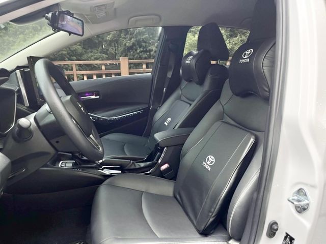 一手車/原鈑件/超低里程/改裝鋁圈、前後包/專車用氣氛燈/智乘13.1吋主機/免鑰匙摸門啟動/ACC跟車/行車紀錄器  第19張相片
