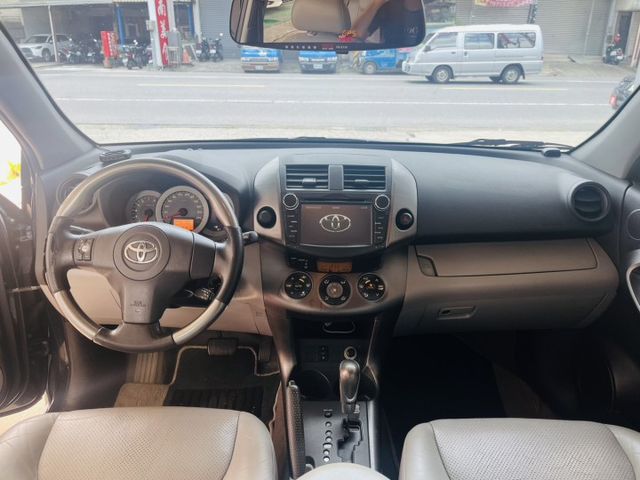 定速/天窗/電動座椅/左右獨立空調/抬頭顯示器  第8張相片