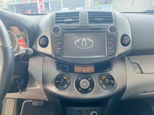 定速/天窗/電動座椅/左右獨立空調/抬頭顯示器  第11張相片