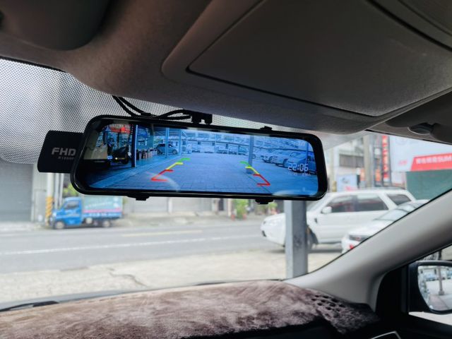 優質代步車/定速/胎壓偵測/倒車顯影  第13張相片