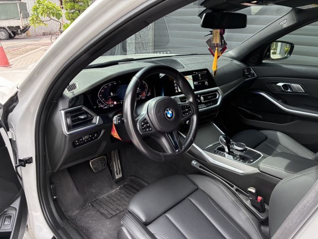Msport/白金極智版/5AU/雷射頭燈/抬顯/電尾門/環景/Keyless/Carplay/Brembo卡鉗/黃金眼  第4張相片