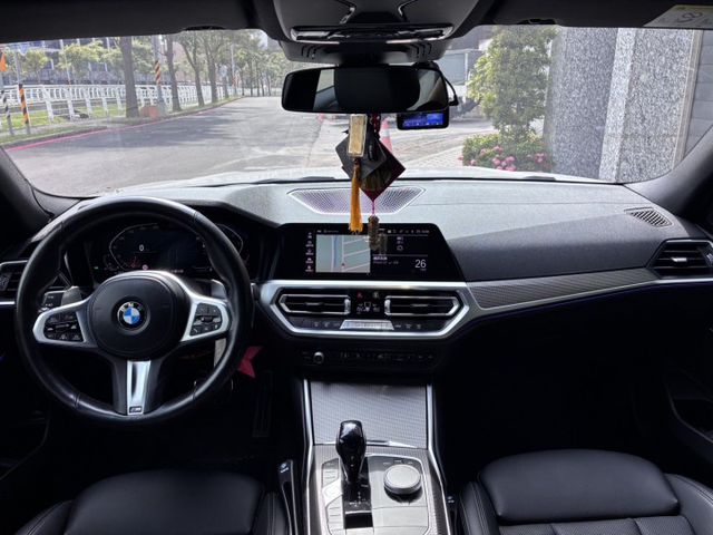 Msport/白金極智版/5AU/雷射頭燈/抬顯/電尾門/環景/Keyless/Carplay/Brembo卡鉗/黃金眼  第5張相片