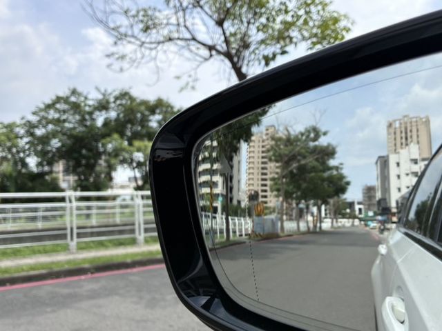 Msport/白金極智版/5AU/雷射頭燈/抬顯/電尾門/環景/Keyless/Carplay/Brembo卡鉗/黃金眼  第16張相片