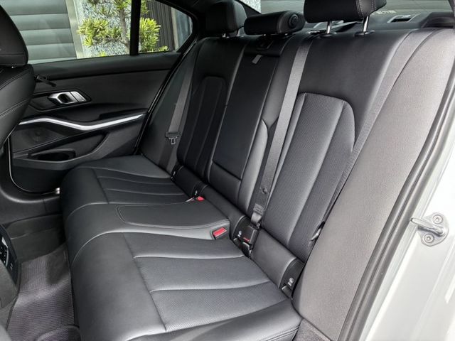 Msport/白金極智版/5AU/雷射頭燈/抬顯/電尾門/環景/Keyless/Carplay/Brembo卡鉗/黃金眼  第20張相片