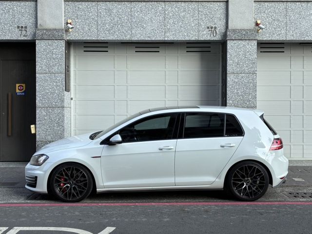 7代Golf GTI/可認證/全車精品升級/點擊看改裝明細/電子手煞+Auto hold/一鍵啟動/定速巡航/前後霧燈  第3張相片