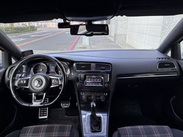 7代Golf GTI/可認證/全車精品升級/點擊看改裝明細/電子手煞+Auto hold/一鍵啟動/定速巡航/前後霧燈  第7張相片