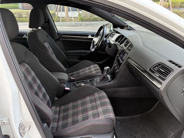 7代Golf GTI/可認證/全車精品升級/點擊看改裝明細/電子手煞+Auto hold/一鍵啟動/定速巡航/前後霧燈  第16張相片