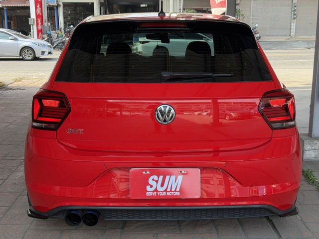 Beats版/升級18吋GTI鋁圈/Beats音響/變形蟲方向盤/閥門排氣管/免鑰匙iKey/電子儀表板/Carplay  第4張相片