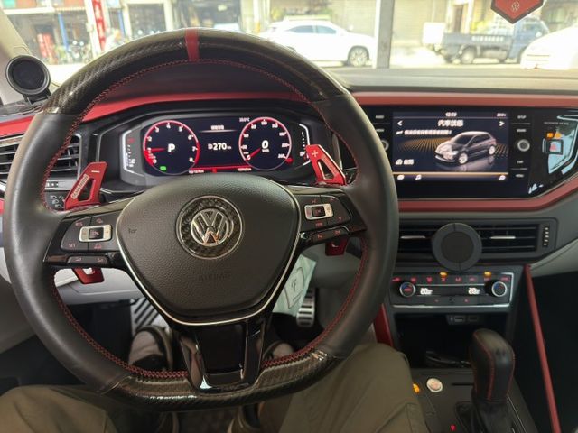 Beats版/升級18吋GTI鋁圈/Beats音響/變形蟲方向盤/閥門排氣管/免鑰匙iKey/電子儀表板/Carplay  第6張相片