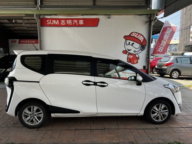 七人座/認證車輛/內外氣氛漂亮/iKey免鑰匙/定速巡航/單電滑門/升級電尾門/升級環景  第4張相片