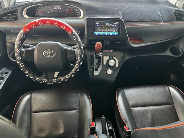 七人座/認證車輛/內外氣氛漂亮/iKey免鑰匙/定速巡航/單電滑門/升級電尾門/升級環景  第8張相片