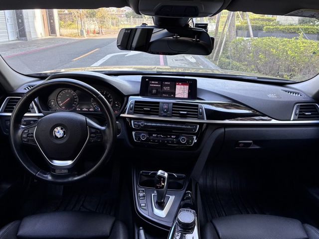 小改款LCI/認證車輛/僅跑6萬公里/內裝氣氛美/盲點偵測/車道偏離/免鑰匙iKey  第7張相片