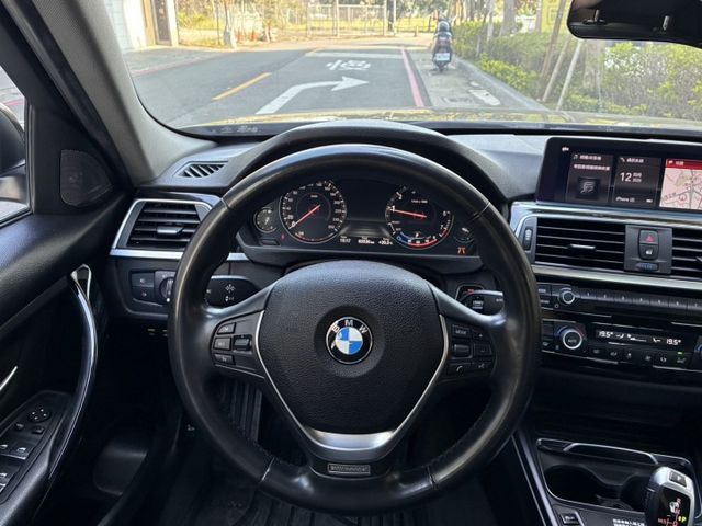 小改款LCI/認證車輛/僅跑6萬公里/內裝氣氛美/盲點偵測/車道偏離/免鑰匙iKey  第8張相片