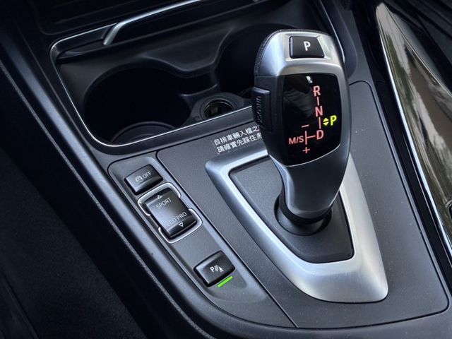 小改款LCI/認證車輛/僅跑6萬公里/內裝氣氛美/盲點偵測/車道偏離/免鑰匙iKey  第14張相片