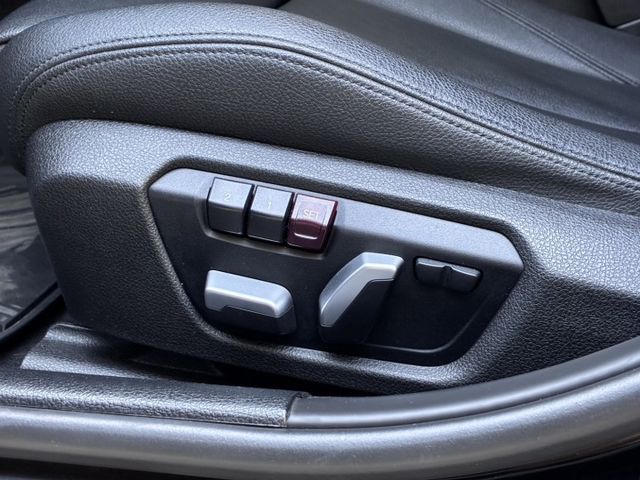 小改款LCI/認證車輛/僅跑6萬公里/內裝氣氛美/盲點偵測/車道偏離/免鑰匙iKey  第19張相片