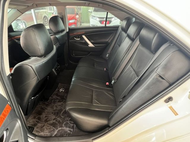 里程少.認證車.頂級車款.天窗.電動椅.後座出風口  第4張相片