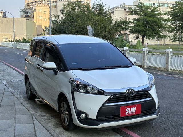 七人座/認證車輛/內外氣氛漂亮/iKey免鑰匙/定速巡航/單電滑門/升級電尾門/升級環景  第2張相片