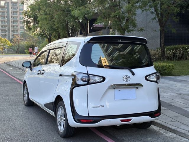 七人座/認證車輛/內外氣氛漂亮/iKey免鑰匙/定速巡航/單電滑門/升級電尾門/升級環景  第4張相片