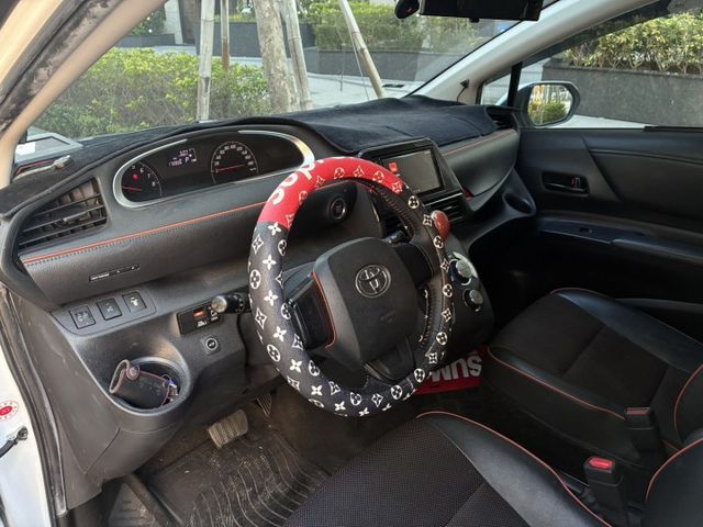 七人座/認證車輛/內外氣氛漂亮/iKey免鑰匙/定速巡航/單電滑門/升級電尾門/升級環景  第5張相片