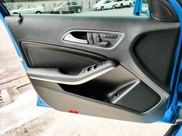 GLA180、跨界輕休旅、FB玖德車業  第17張相片