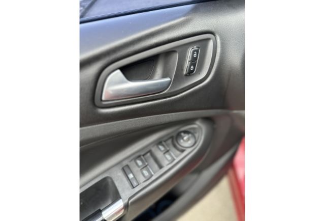 2013 Ford Kuga 1.6旗艦版  第17張相片