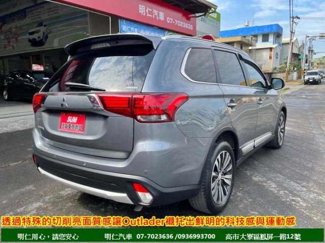 最便宜SUV★雙色電動座椅★跑5萬★7安★原廠保養★4WD★天窗★享保固★可全貸★俱完整第三方認證★  第20張相片