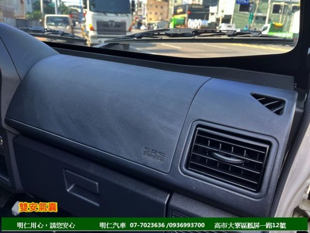 最舒適8人座★跑6萬★原廠保養★前.後行車記錄器★雙安囊★自排★空間變化多★享保固★可全貸★俱完整第三方認證★  第15張相片