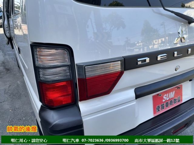 最舒適8人座★跑6萬★原廠保養★前.後行車記錄器★雙安囊★自排★空間變化多★享保固★可全貸★俱完整第三方認證★  第17張相片