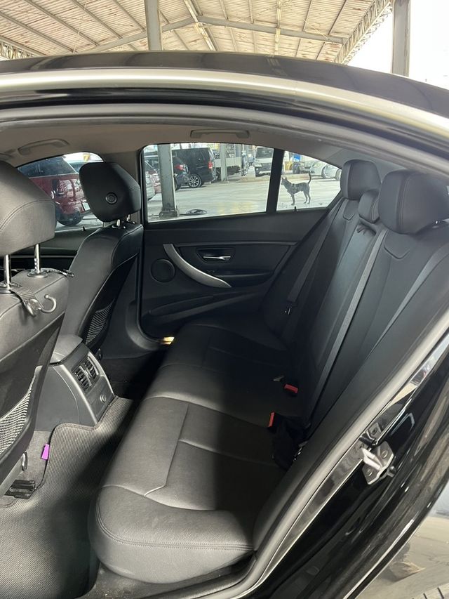 BMW寶馬 320I  第11張相片