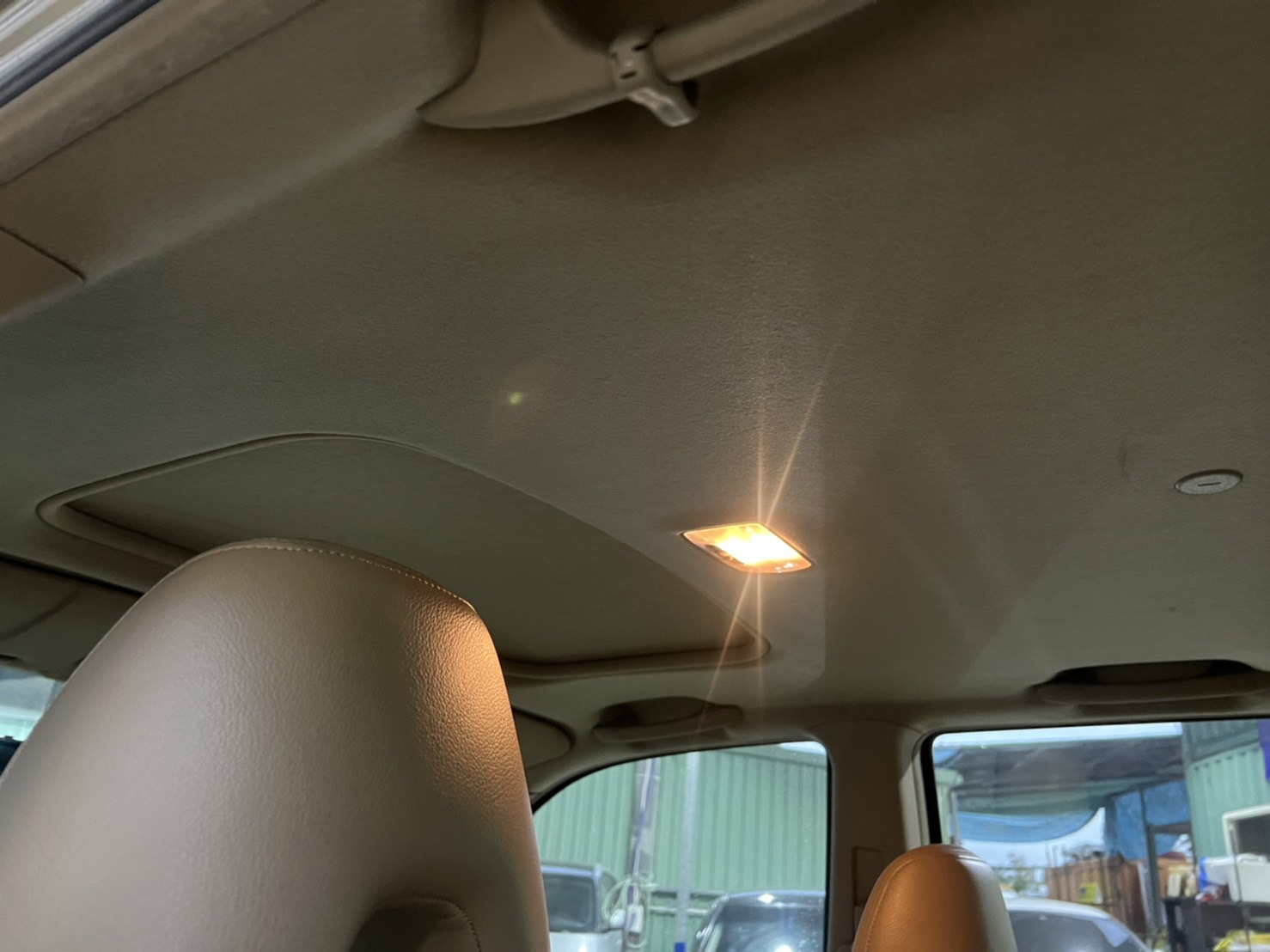 絕對在店 里程保證 價格真實 來店賞車請預約 如讓您白跑 直接賠償1萬車馬費  第8張相片