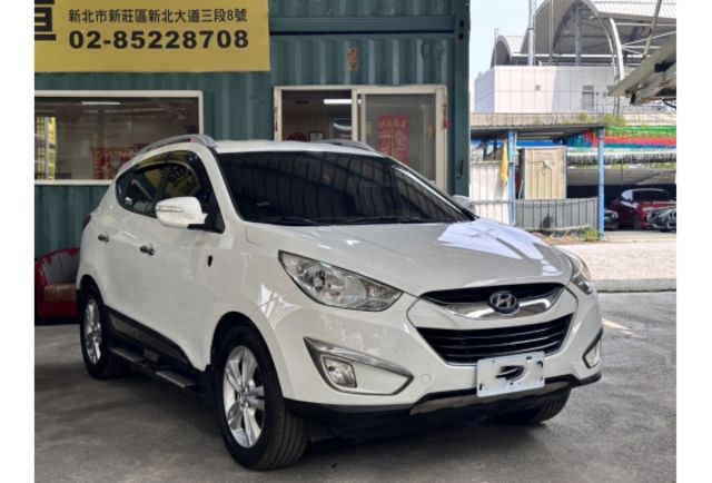 【堅持實車實價 車況透明】2.0柴油 四輪傳動 方控 導航 顯影 藍芽 雙區恆溫  第2張相片