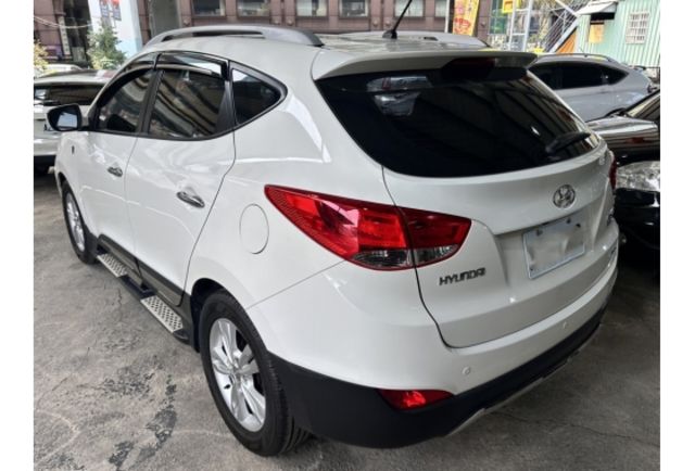 【堅持實車實價 車況透明】2.0柴油 四輪傳動 方控 導航 顯影 藍芽 雙區恆溫  第3張相片