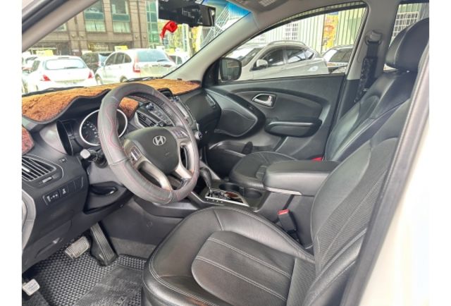 【堅持實車實價 車況透明】2.0柴油 四輪傳動 方控 導航 顯影 藍芽 雙區恆溫  第5張相片