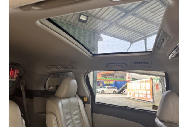 【堅持實車實價 車況透明】3.5全景天窗 HID頭燈 恆溫空調 駕駛座電動調整  第12張相片